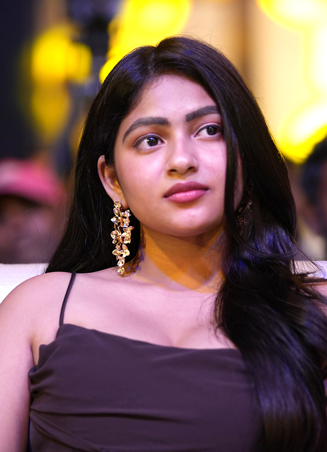 Thella Kaagitham Actress Nakshatra Modern Looks, Viral Photos5