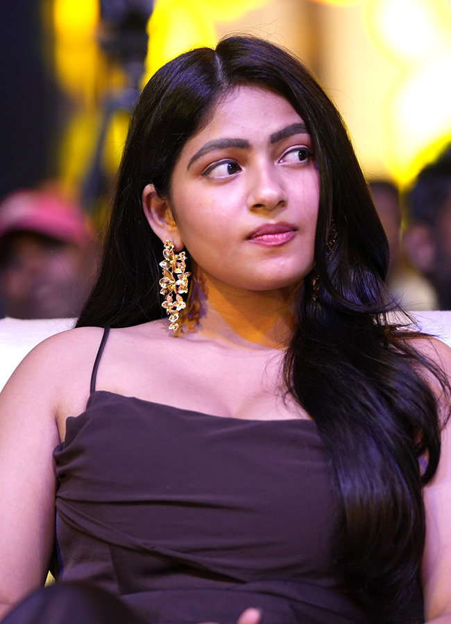 Thella Kaagitham Actress Nakshatra Modern Looks, Viral Photos7