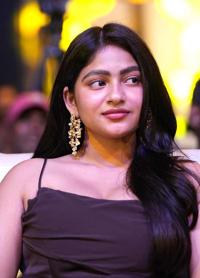Thella Kaagitham Actress Nakshatra Modern Looks, Viral Photos8