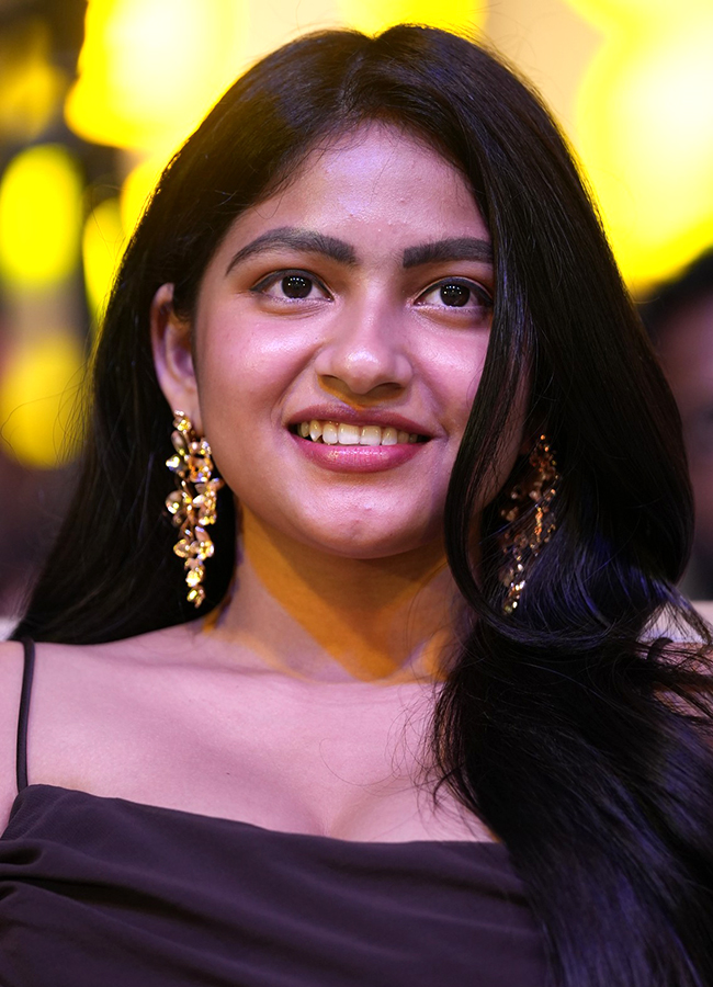 Thella Kaagitham Actress Nakshatra Modern Looks, Viral Photos9