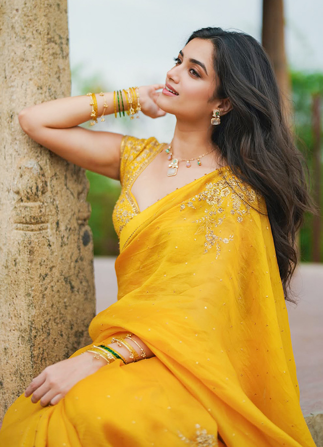 Bhagyashri Borse Glamorous Looks11