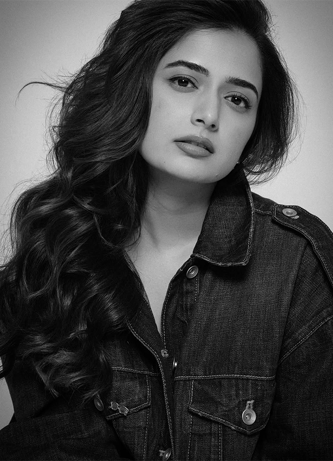 Actress Ashika Ranganath Latest Photos Viral5