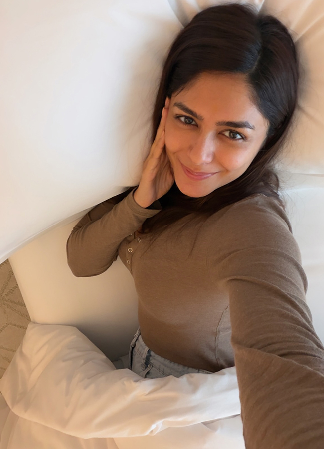 Actress Mrunal Thakur September Month Viral Photos3