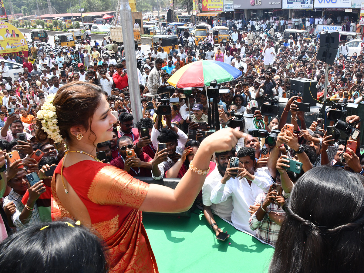 Film actress Ritika Nayak Creates a buzz in Nalgonda10