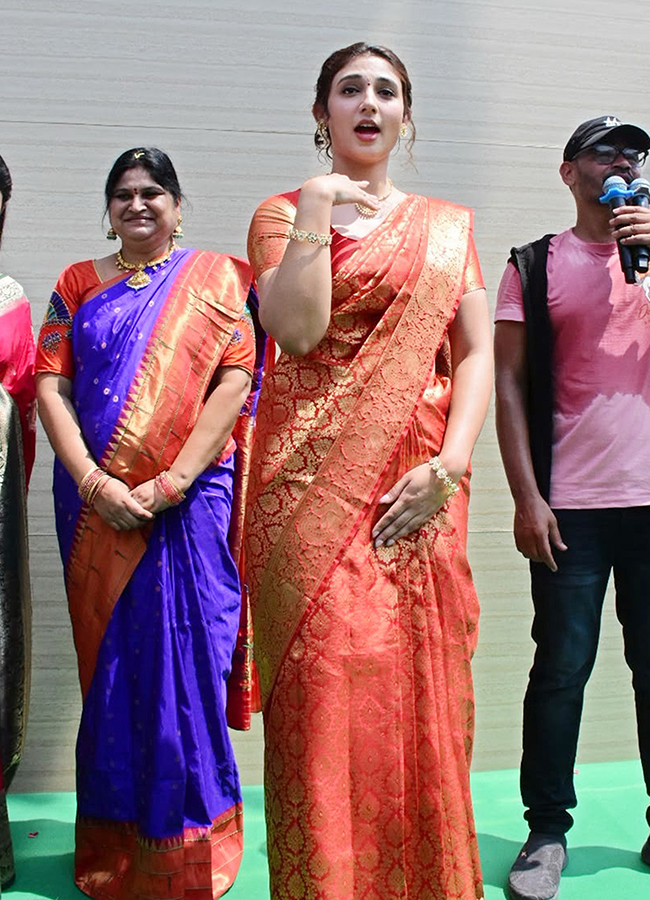 Film actress Ritika Nayak Creates a buzz in Nalgonda18