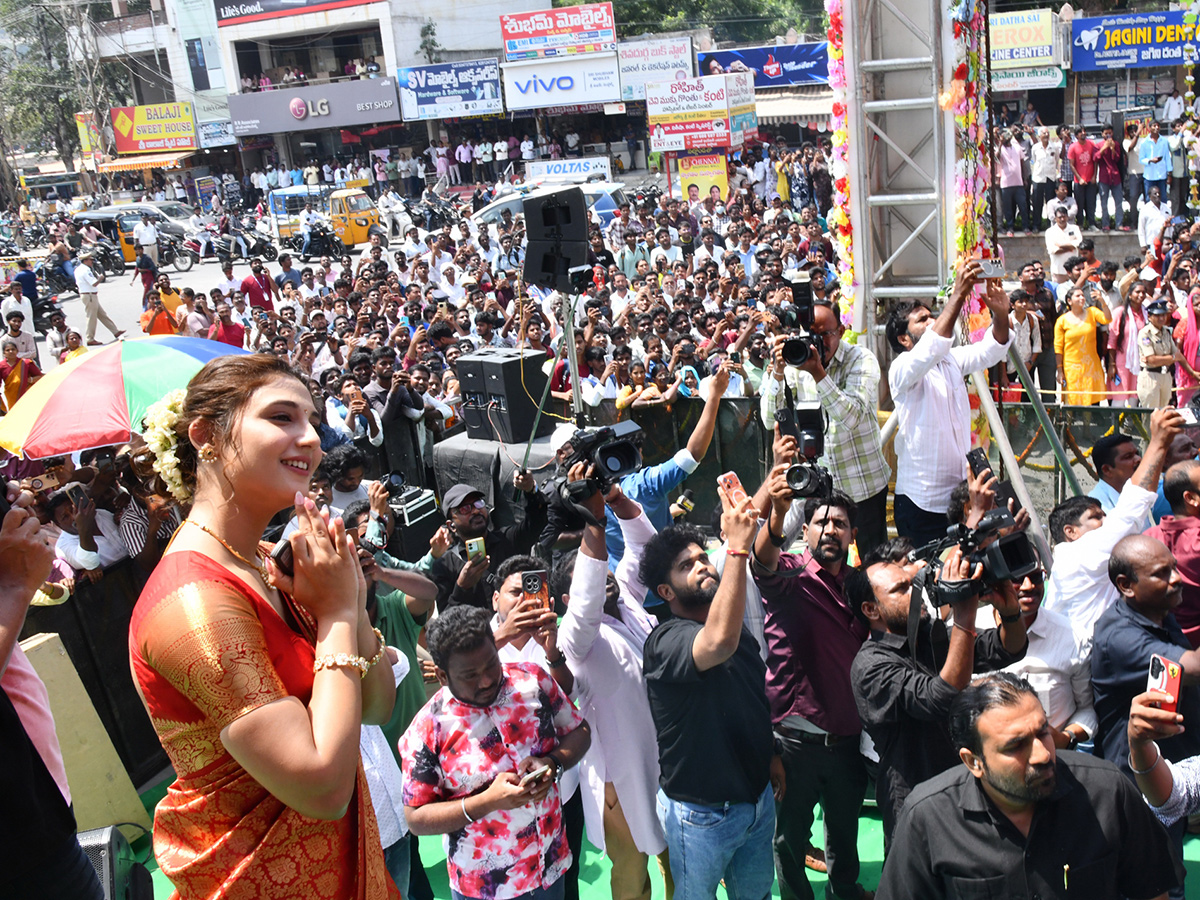 Film actress Ritika Nayak Creates a buzz in Nalgonda2