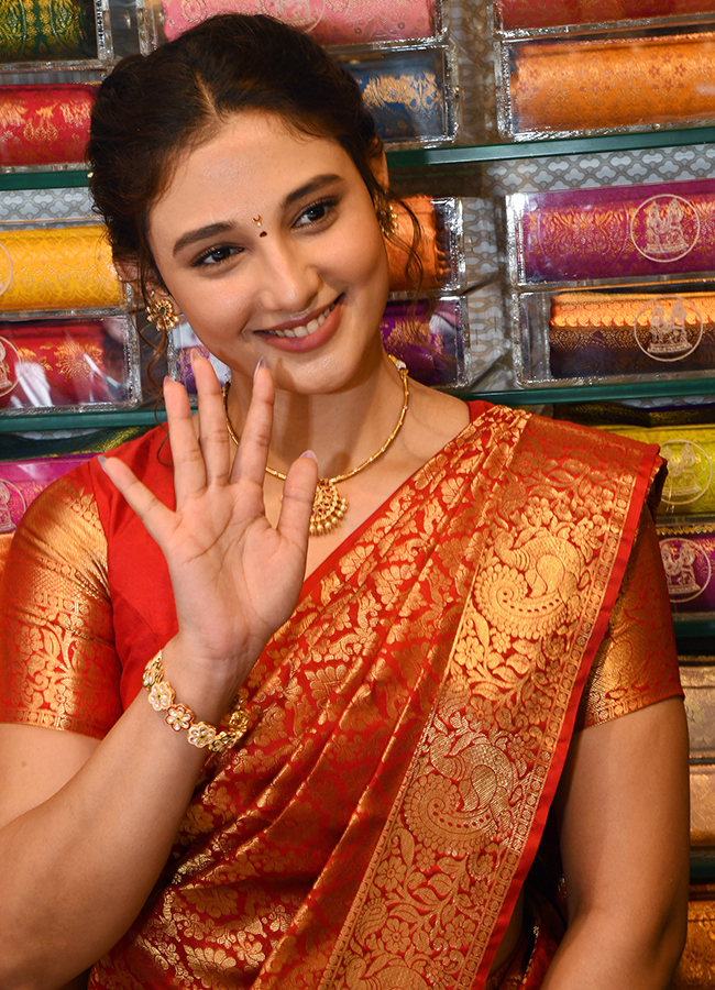 Film actress Ritika Nayak Creates a buzz in Nalgonda24