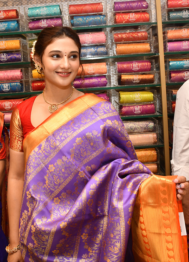 Film actress Ritika Nayak Creates a buzz in Nalgonda28