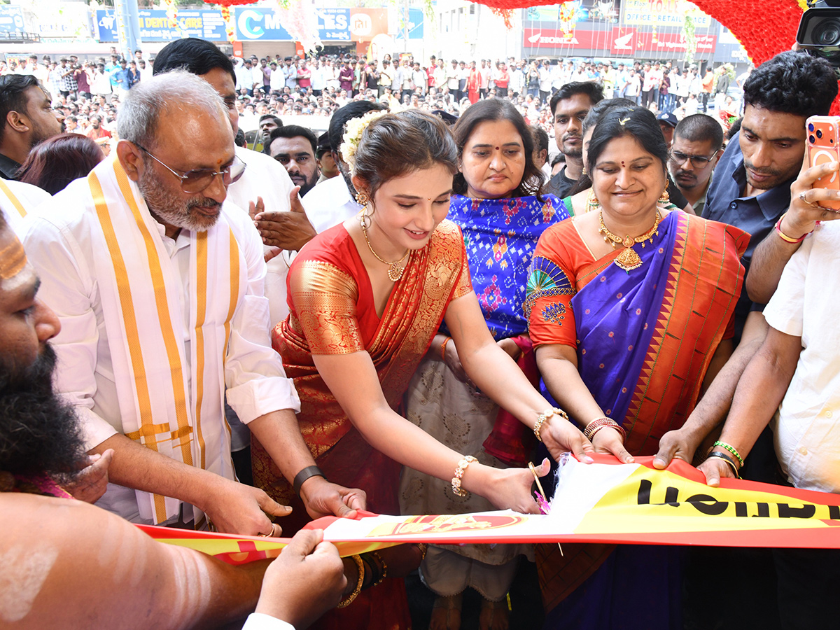 Film actress Ritika Nayak Creates a buzz in Nalgonda4