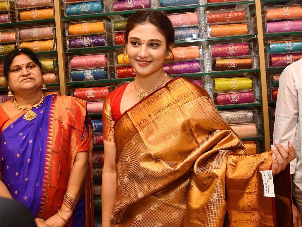 Film actress Ritika Nayak Creates a buzz in Nalgonda8