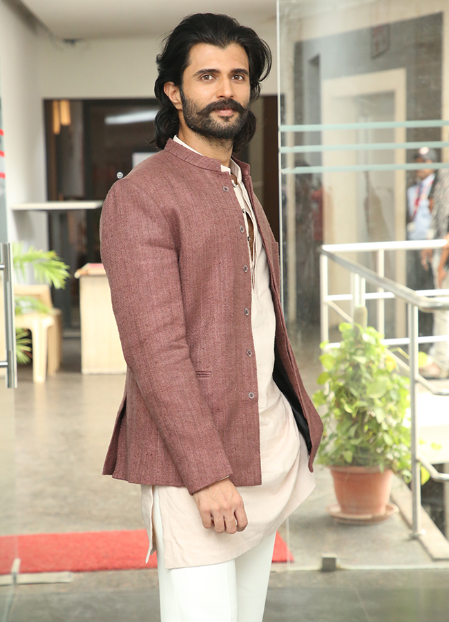 Ranabaali Movie : Vijay Deverakonda Interview Photos latest photos14
