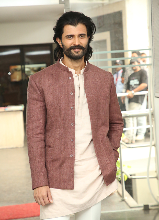 Ranabaali Movie : Vijay Deverakonda Interview Photos latest photos15
