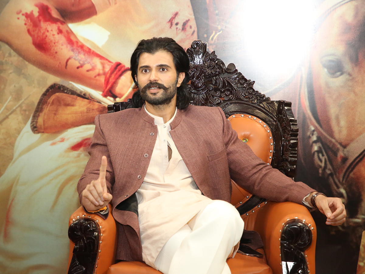 Ranabaali Movie : Vijay Deverakonda Interview Photos latest photos5