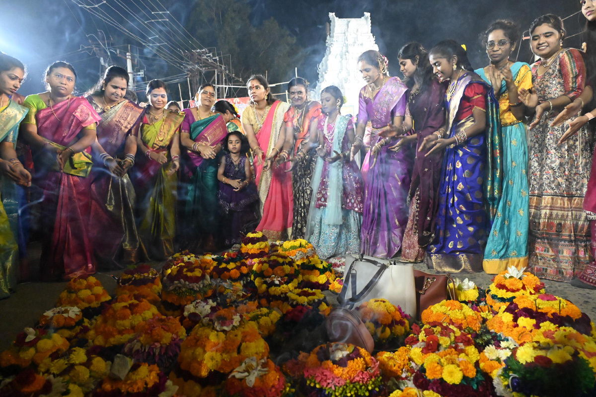  Engilipula Bathukamma Celebrations At Telangana16