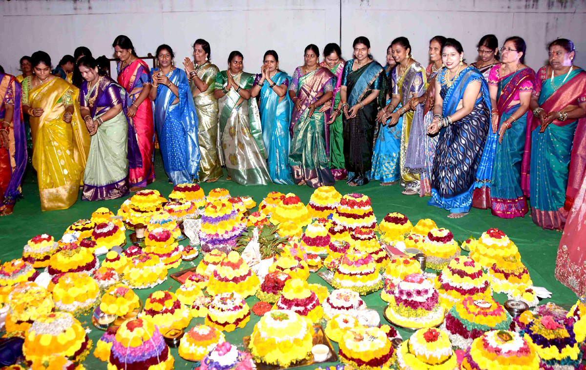  Engilipula Bathukamma Celebrations At Telangana20