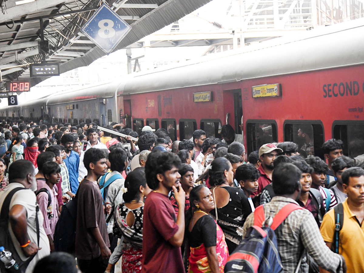 Dasara Holidays Trigger Heavy Railway Rush2