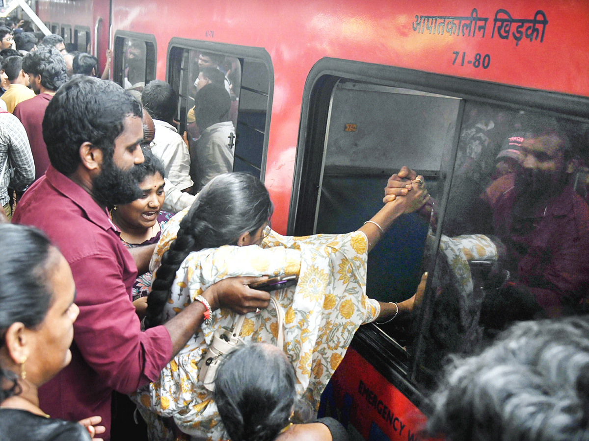 Dasara Holidays Trigger Heavy Railway Rush3
