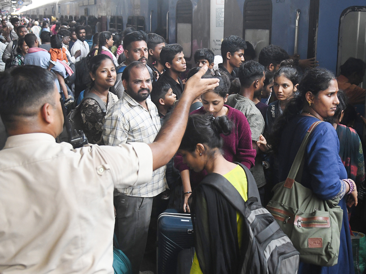 Dasara Holidays Trigger Heavy Railway Rush6