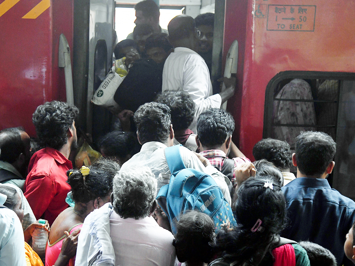 Dasara Holidays Trigger Heavy Railway Rush8