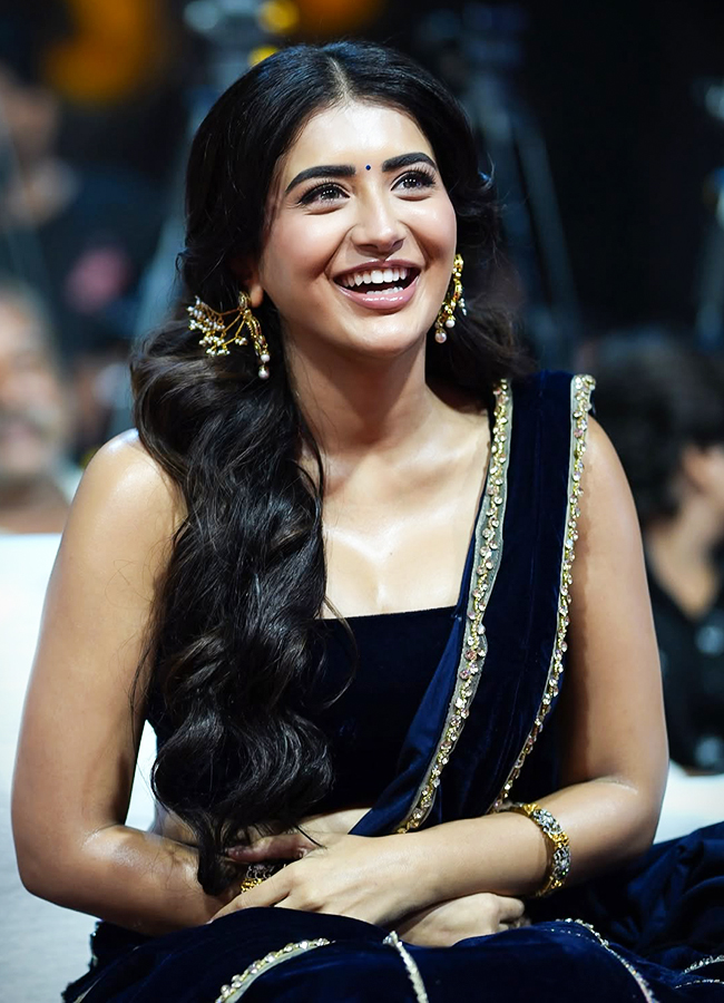 Rashi Singh Latest Photos 9
