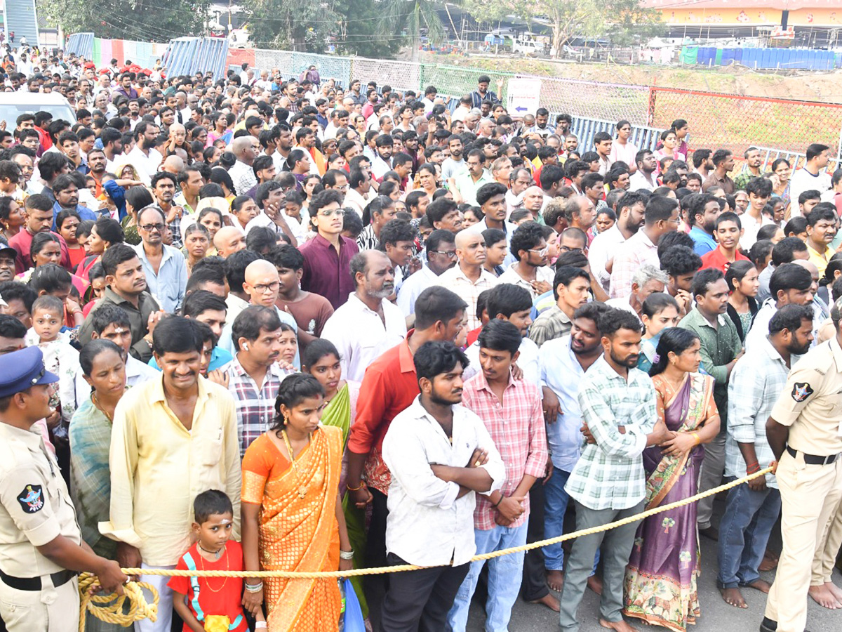 Indrakeeladri Dasara Celebrations Begin Photos12
