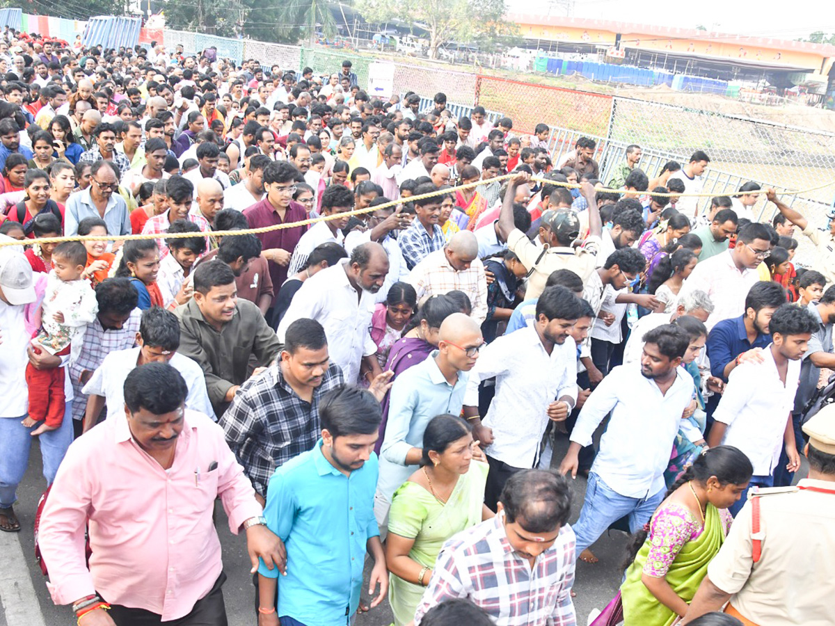 Indrakeeladri Dasara Celebrations Begin Photos14