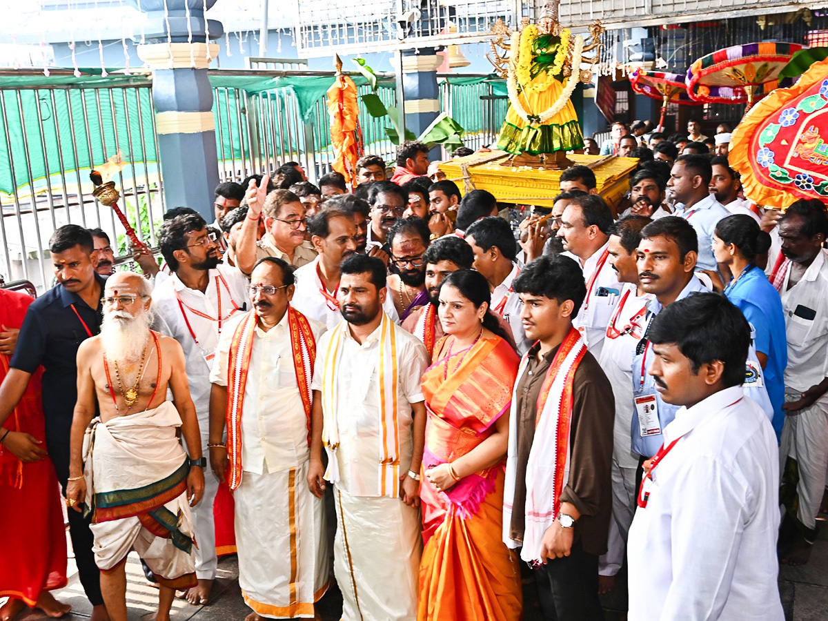 Indrakeeladri Dasara Celebrations Begin Photos7