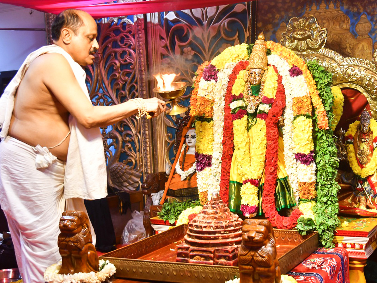 Indrakeeladri Dasara Celebrations Begin Photos9