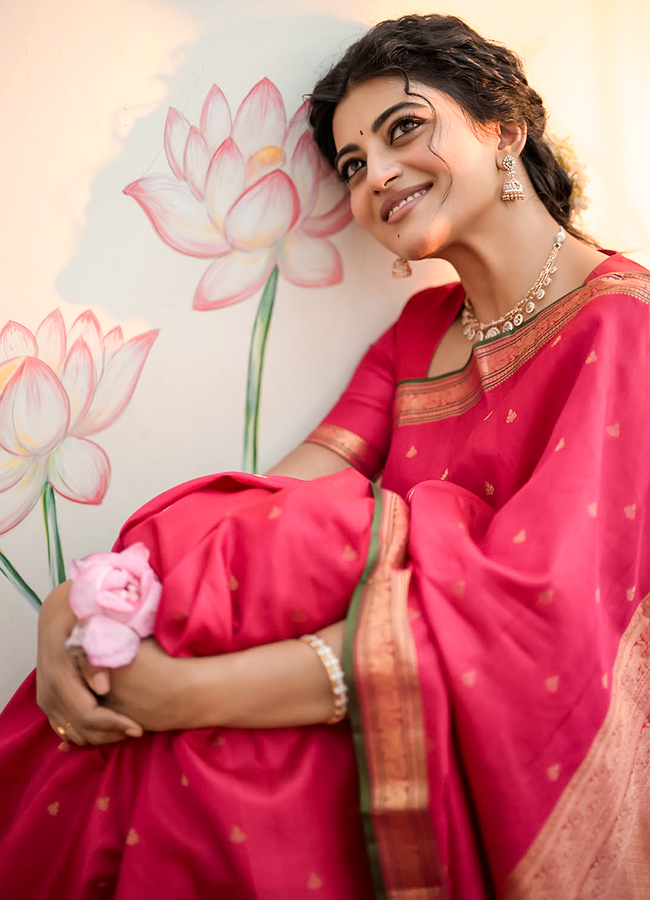 Anandhi Stuns in a Traditional Silk Saree: Photos2