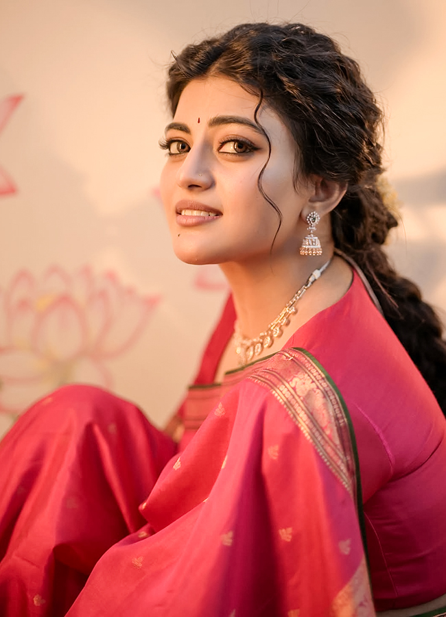 Anandhi Stuns in a Traditional Silk Saree: Photos3