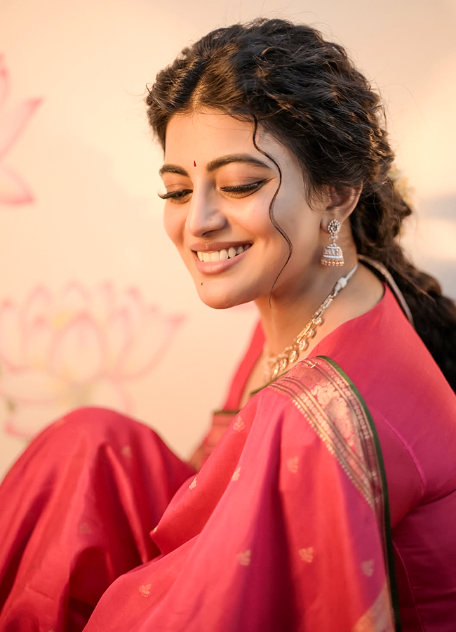 Anandhi Stuns in a Traditional Silk Saree: Photos6