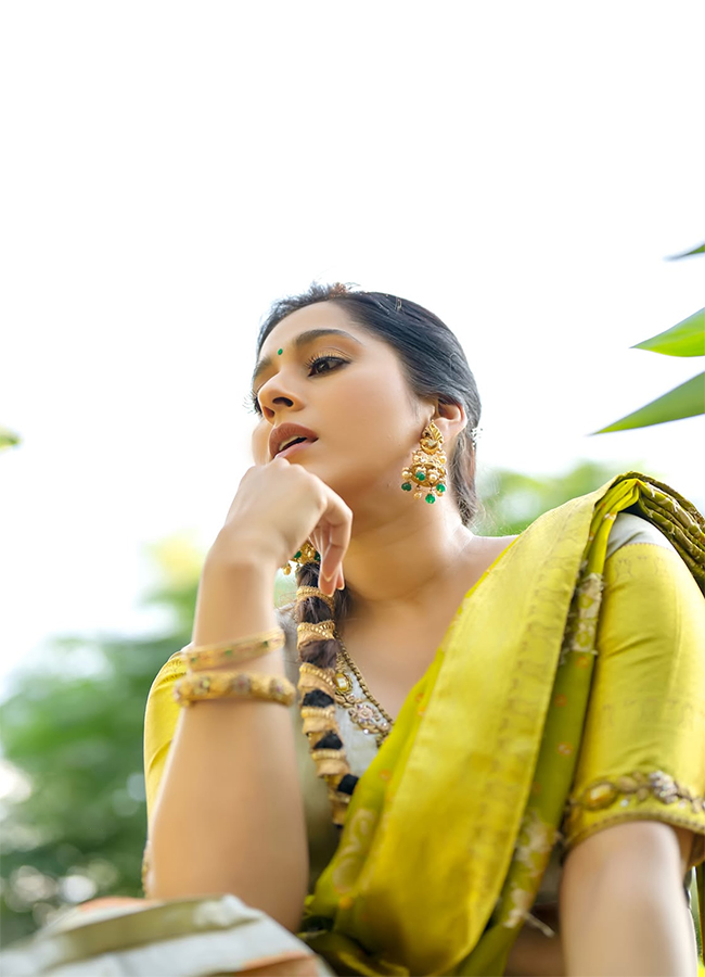 Anchor Rashmi Gautam HD Photo Gallery10