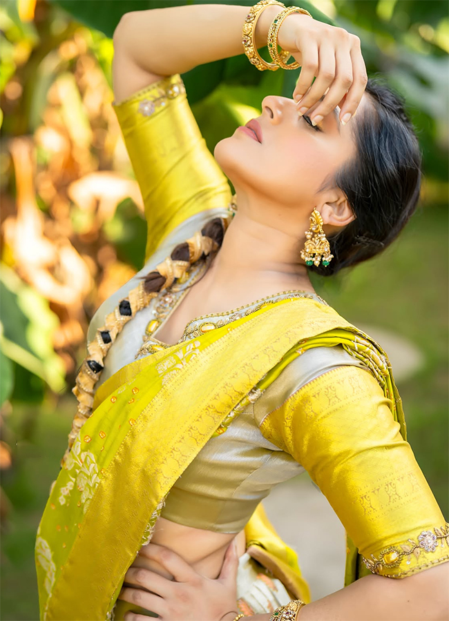Anchor Rashmi Gautam HD Photo Gallery3