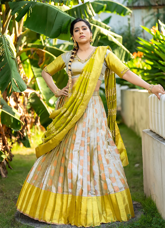 Anchor Rashmi Gautam HD Photo Gallery7