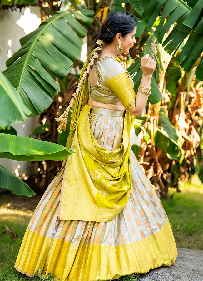 Anchor Rashmi Gautam HD Photo Gallery8
