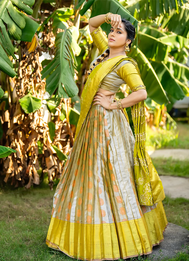 Anchor Rashmi Gautam HD Photo Gallery9