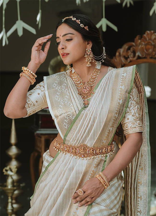 Dussehra 2026 Special : Actress Vithika Sheru Latest Photos6