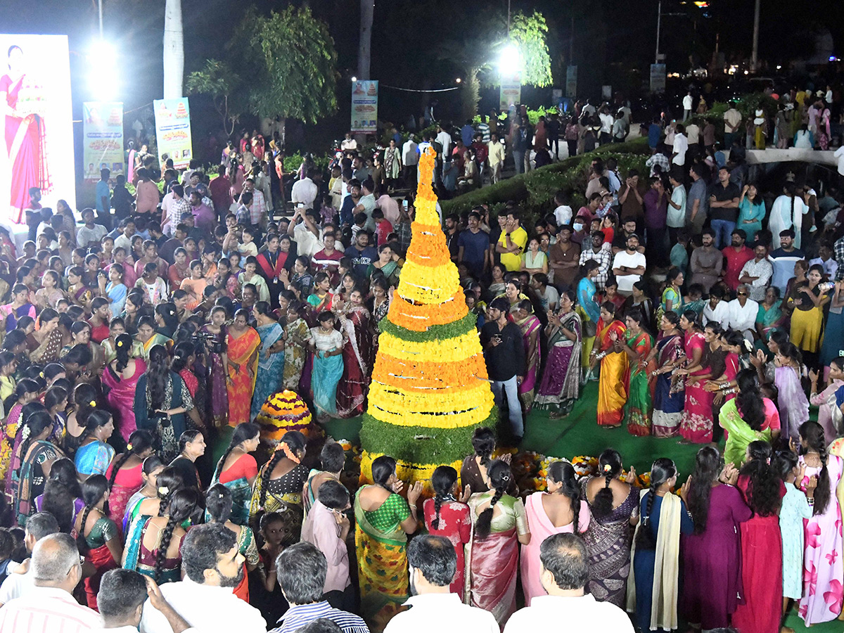 Kalvakuntla Kavitha Bathukamma Celebrations in 2026 Osmania University4