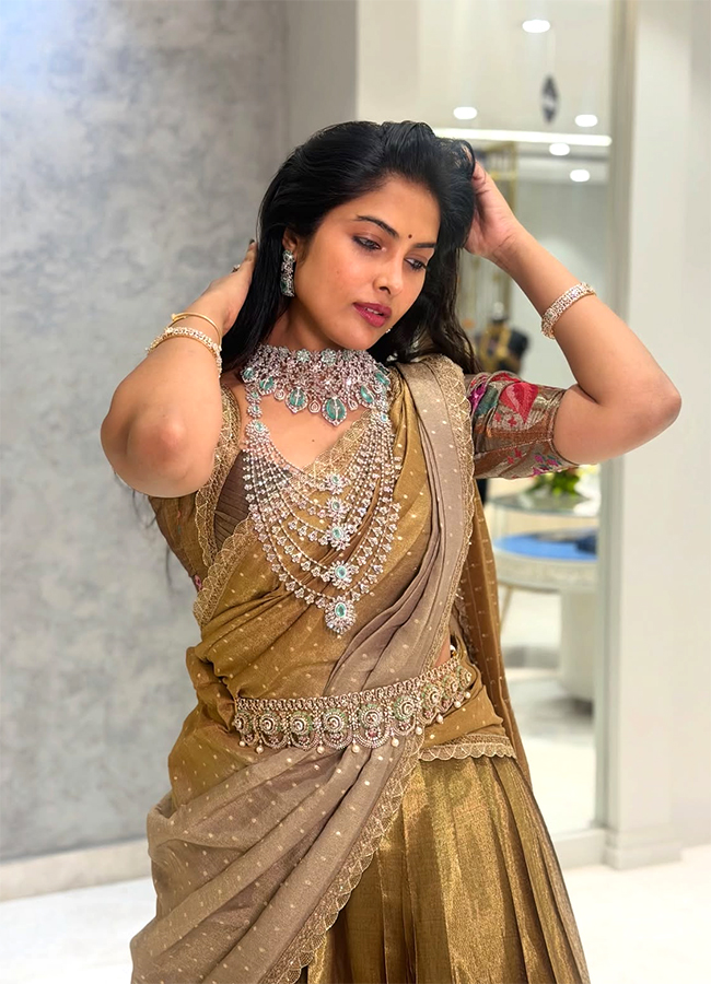 Bigg Boss Fame Divi Vadthya Latest Photos Viral10