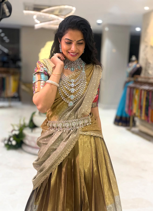 Bigg Boss Fame Divi Vadthya Latest Photos Viral12