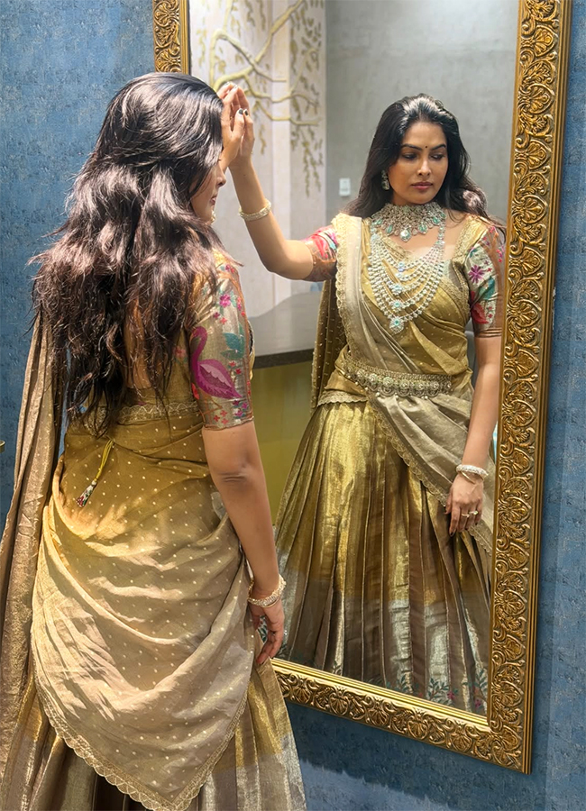 Bigg Boss Fame Divi Vadthya Latest Photos Viral15