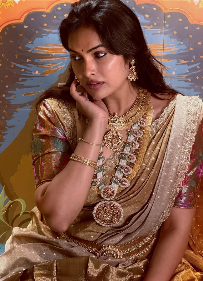 Bigg Boss Fame Divi Vadthya Latest Photos Viral4