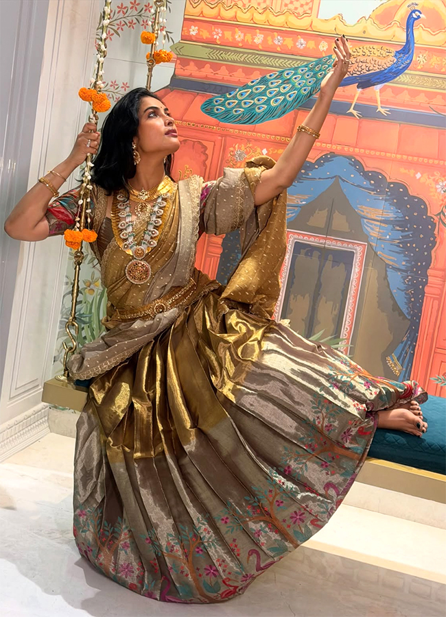 Bigg Boss Fame Divi Vadthya Latest Photos Viral5