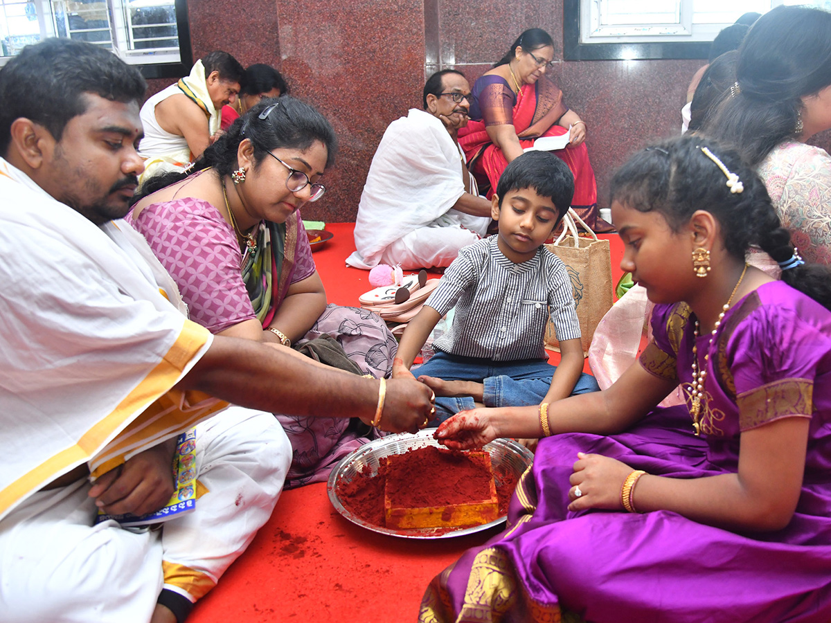 Dasara Navaratri Celebrations In Kanaka Durga Temple Vijayawada10