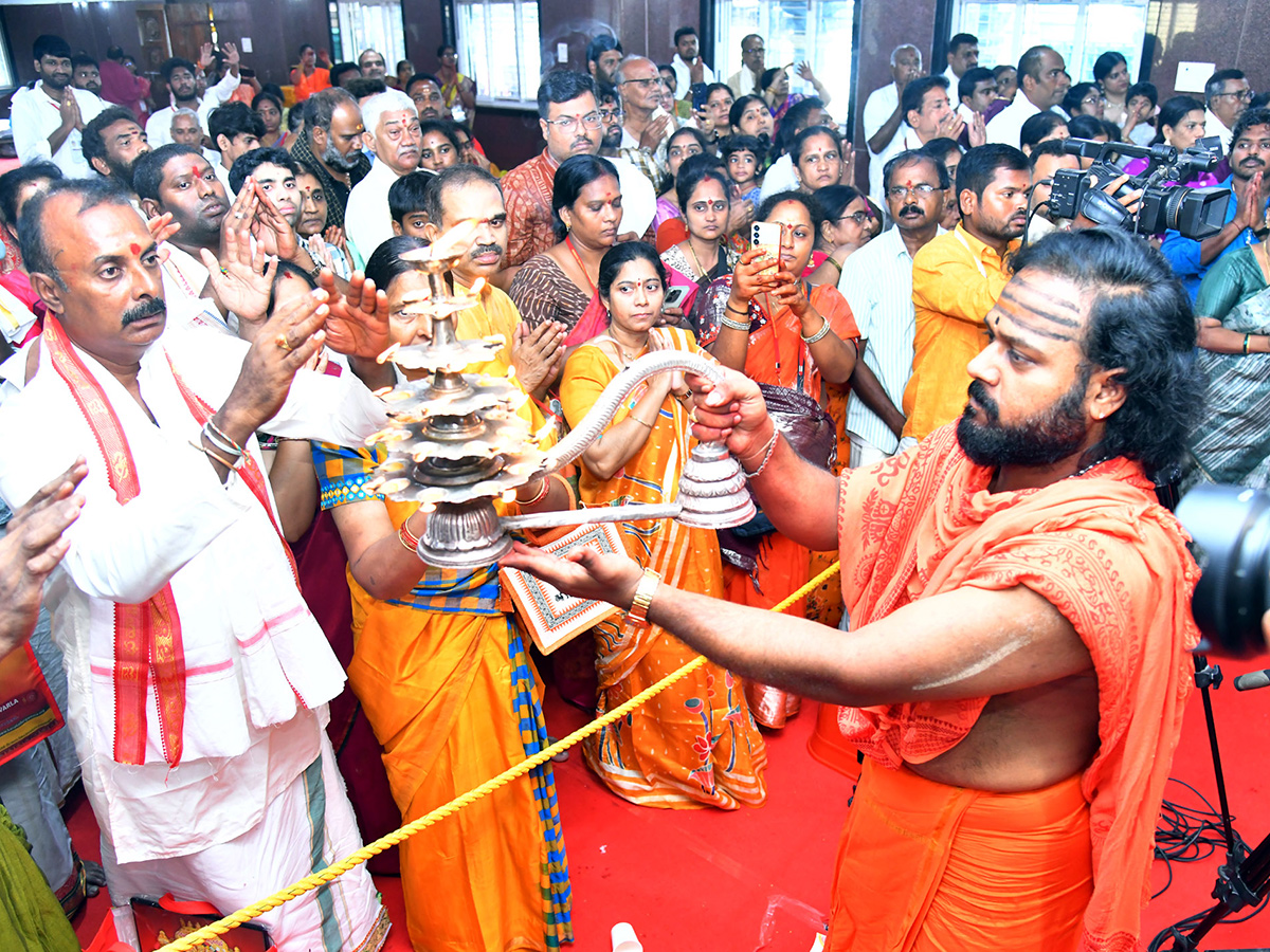Dasara Navaratri Celebrations In Kanaka Durga Temple Vijayawada15