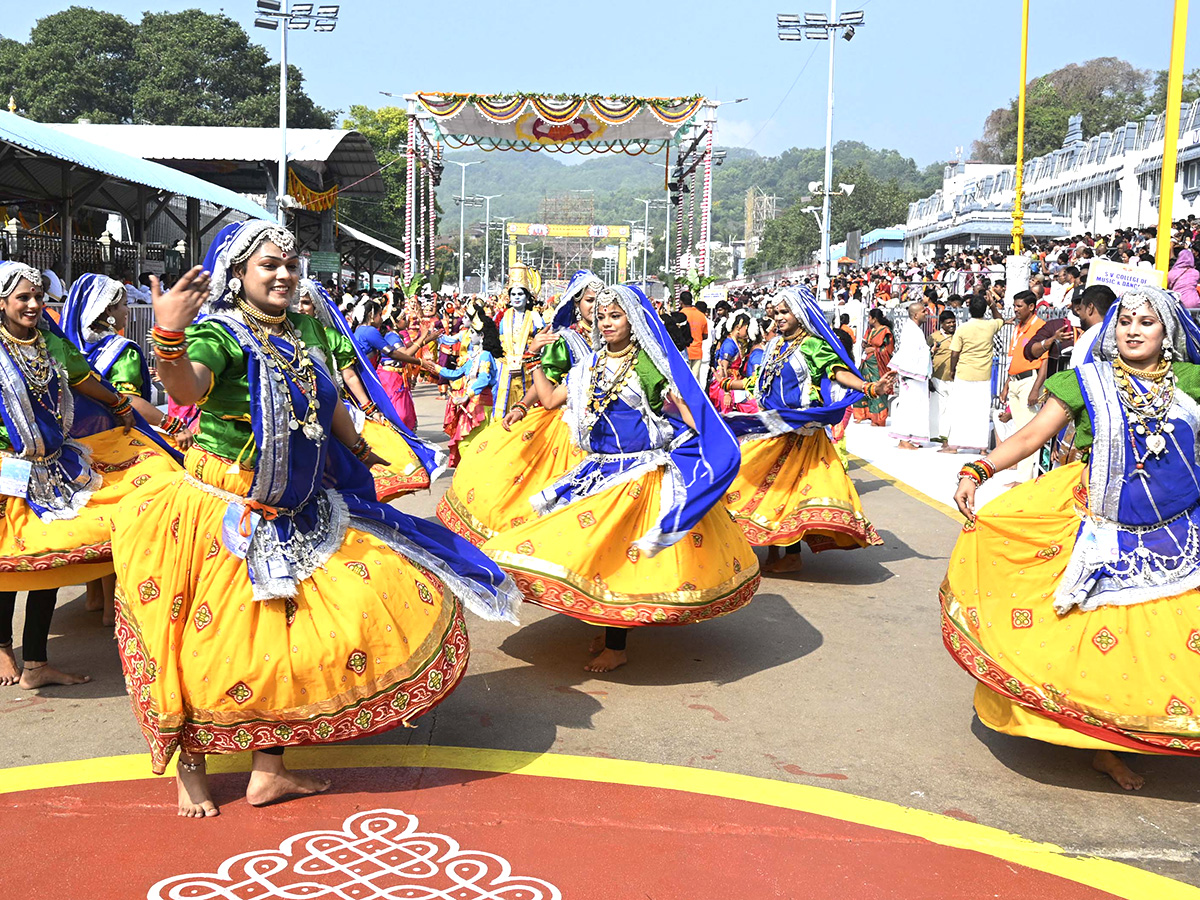 Tirumala : Sri Malayappa Swamy Chinna Sesha Vahanam HD Photos10