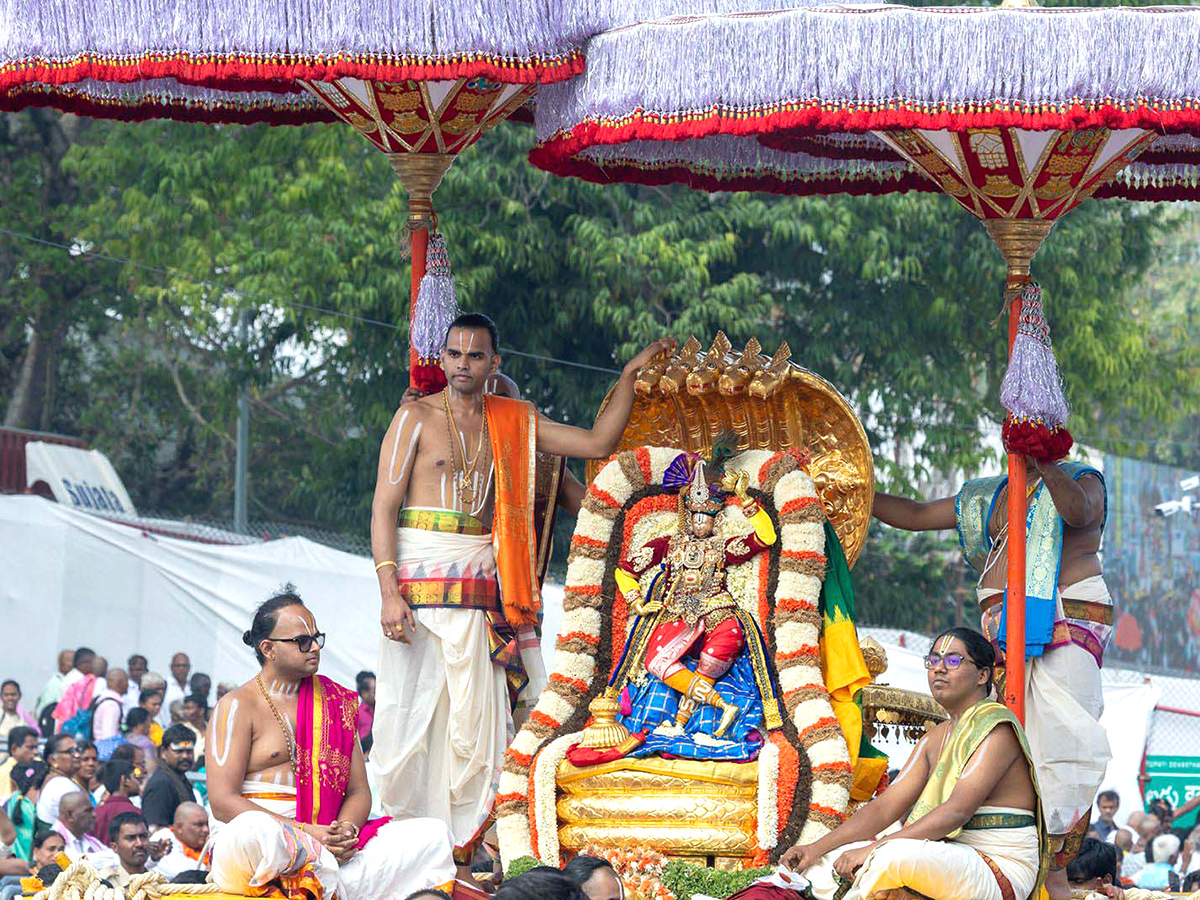 Tirumala : Sri Malayappa Swamy Chinna Sesha Vahanam HD Photos3