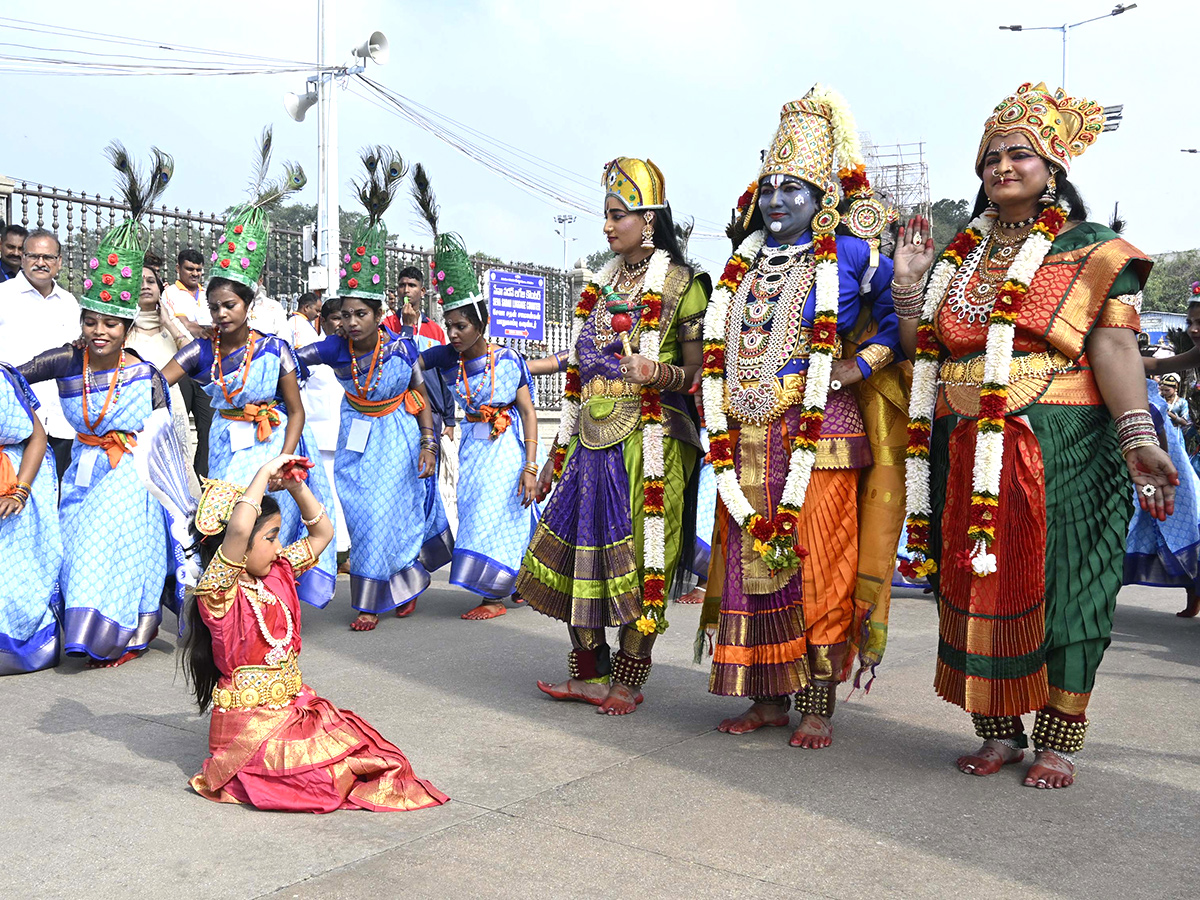Tirumala : Sri Malayappa Swamy Chinna Sesha Vahanam HD Photos9