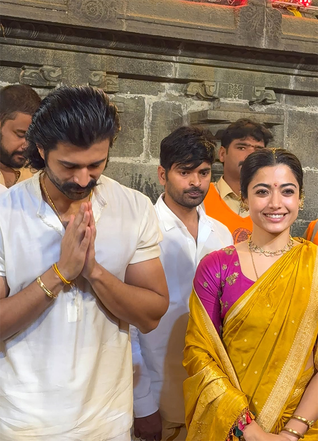 Vijay Deverakonda and Rashmika Mandanna Visits Tirumala10