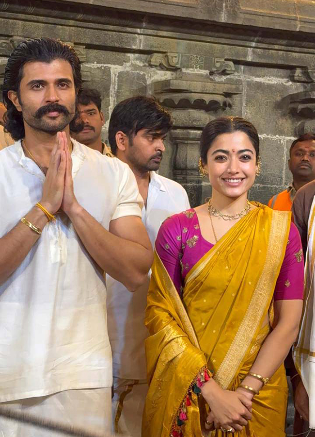 Vijay Deverakonda and Rashmika Mandanna Visits Tirumala3